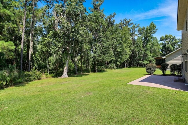 Building Photo - 3 bedroom 2.5 bath with bonus room in Lega...