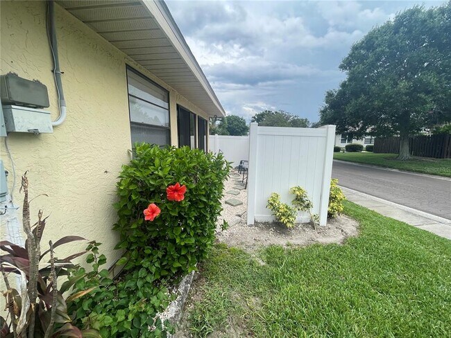 Building Photo - 1715 Atrium Dr