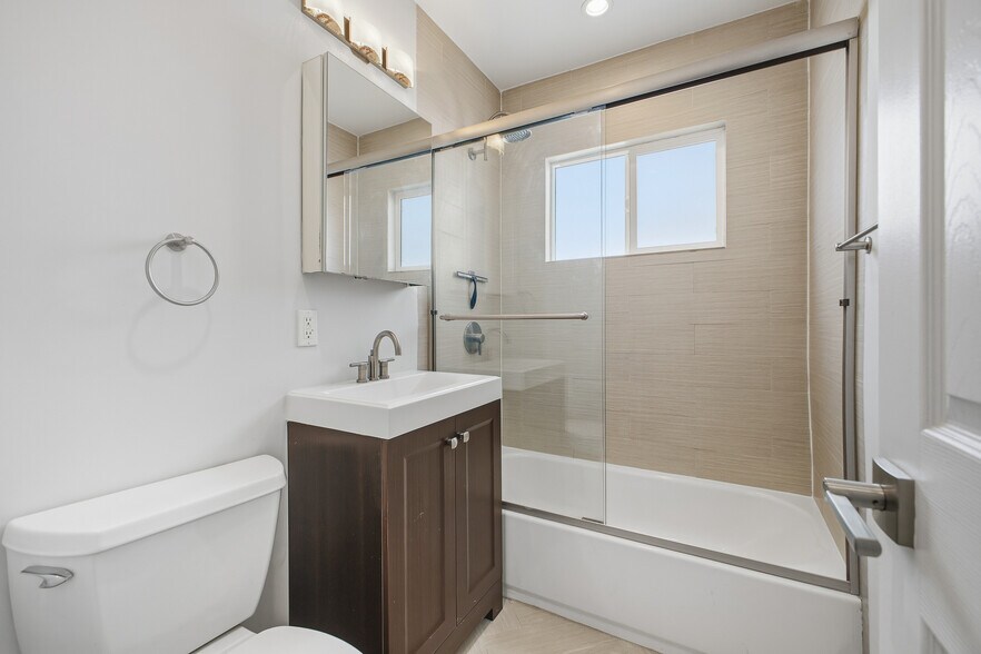 Building Photo - 3408 Bellevue Ave