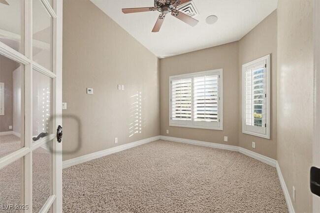 Building Photo - 8570 Country Home Cir