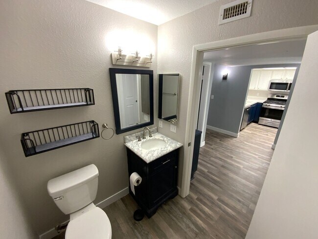 Building Photo - 2 Bed, 2 Bath, Condo with Pools, Fitness Center & Balcony located in Las Vegas, Nevada.