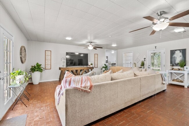 Building Photo - 1106 Oriole Ln