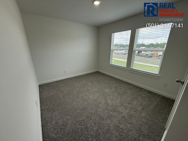 Building Photo - 4340 Sloan Dr