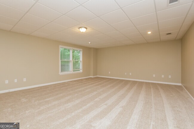 Building Photo - 90 Observatory Dr