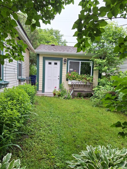 Building Photo - 384 Hall Ave