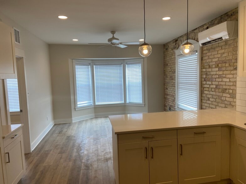 Building Photo - 748 Fulton St W