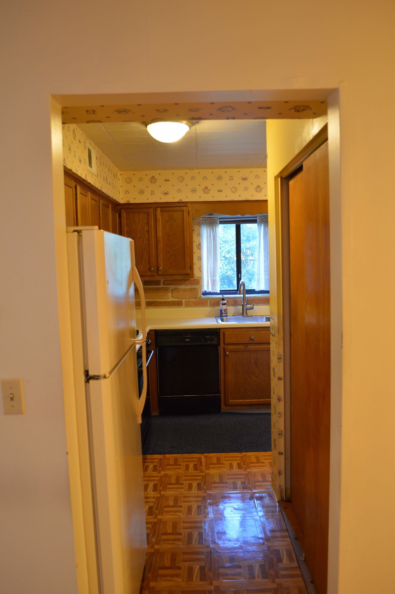 Kitchen - 521 Forest Green Dr