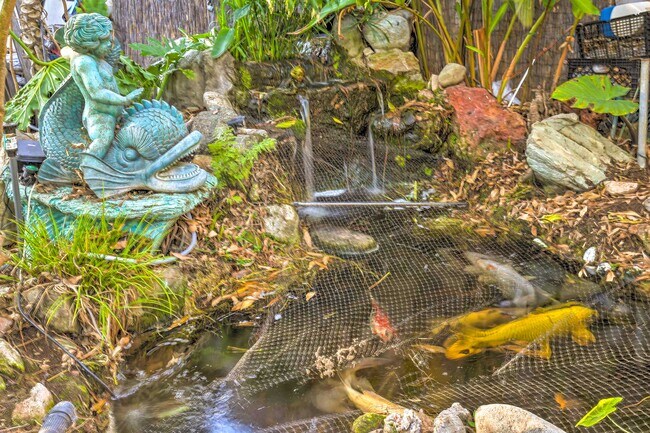 Building Photo - 2434 Cloverfield Blvd