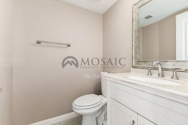 Building Photo - 634 E Century Ave