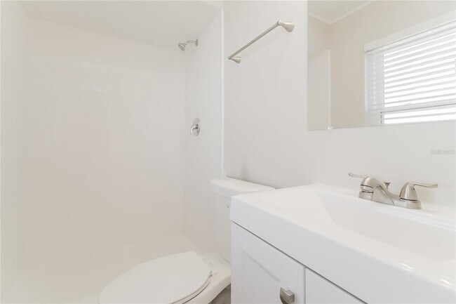 Building Photo - 6621 Voltaire Dr