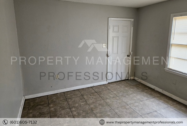 Building Photo - 1324 Marydale Dr