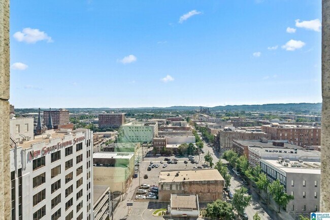 Building Photo - 2024 2nd Ave N