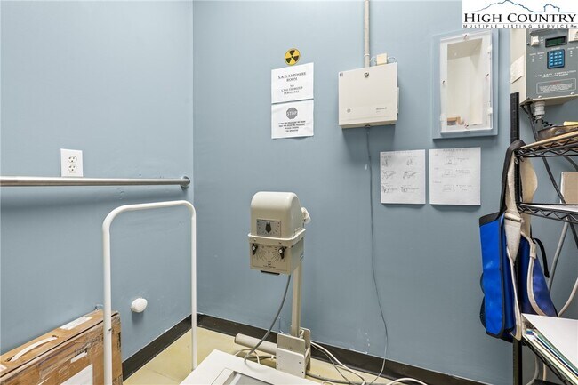 Building Photo - 610 State Farm Rd