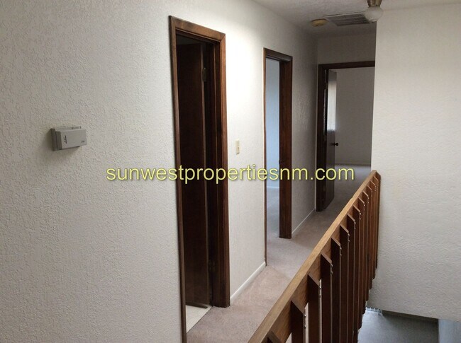 Building Photo - 3 Bed, 2.5 bath Condo