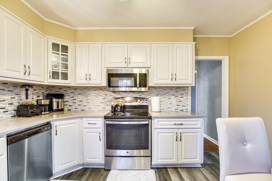 Building Photo - 199 S Rd