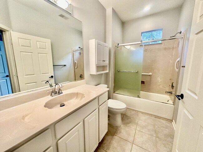 Building Photo - Spacious Open Floor Plan Home in Sun City!