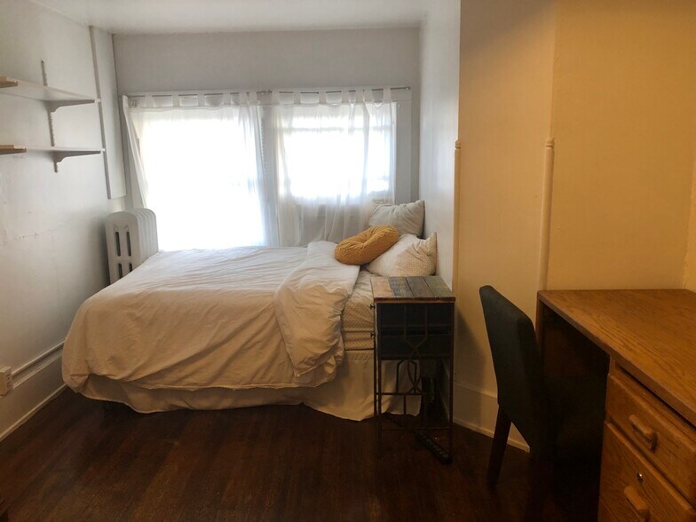 Bedroom - 210 Delaware Ave
