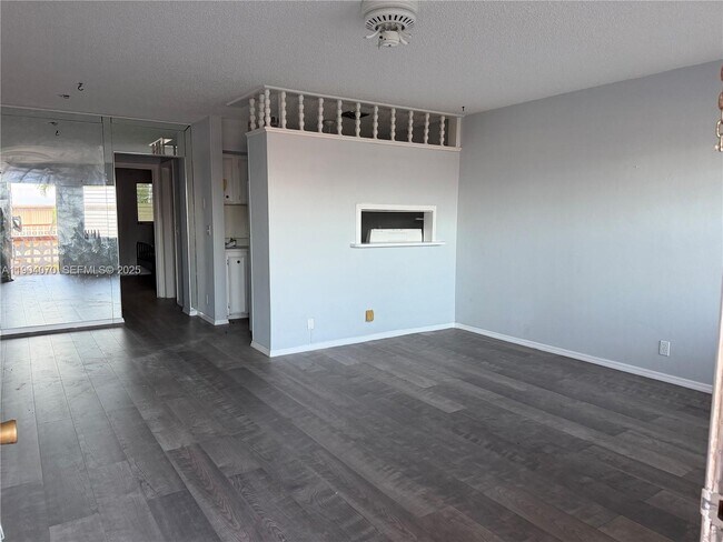 Building Photo - 815 SW 10th Terrace