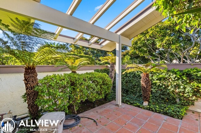 Building Photo - 3 Bedroom, 2 Bath Home Available In Jasmin...