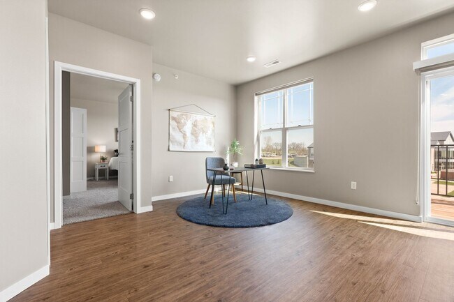 Building Photo - Very Large/Spacious 1-Bedroom/1.5-Bath, unit 104