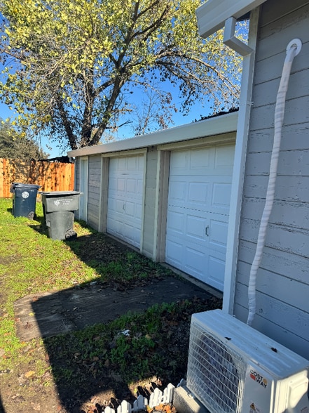 Building Photo - 1161 Acacia Ave