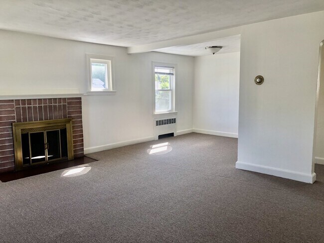 Building Photo - 17 Hatfield Rd