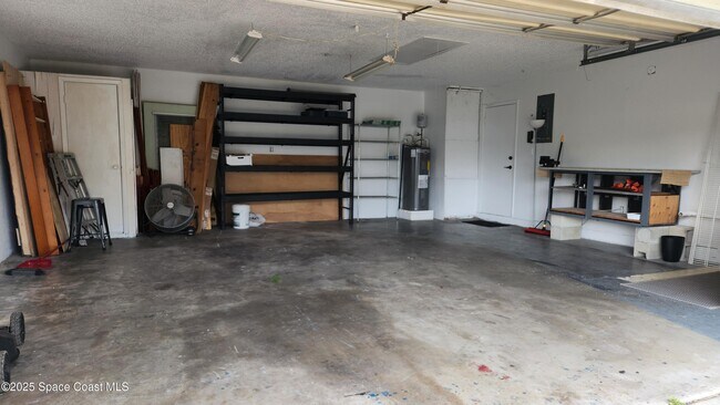Building Photo - 1610 Carriage Dr