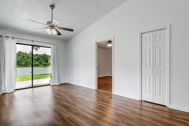 Building Photo - 175 E Lakemont Dr