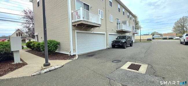 Building Photo - 274 Bridgeport Ave