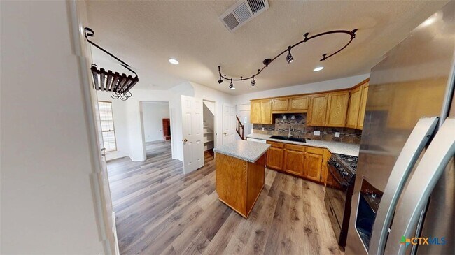 Building Photo - 609 Man O War Dr