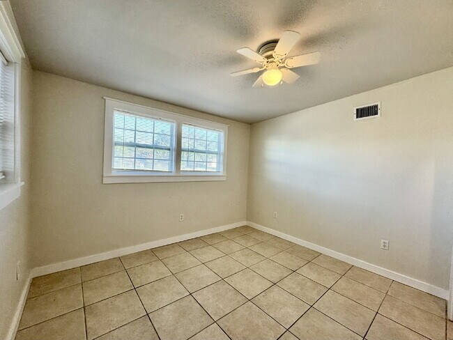 Building Photo - "Charming 2 Bed/1 Bath Home in Panama City Beach, FL - Your Perfect Beach Getaway!"