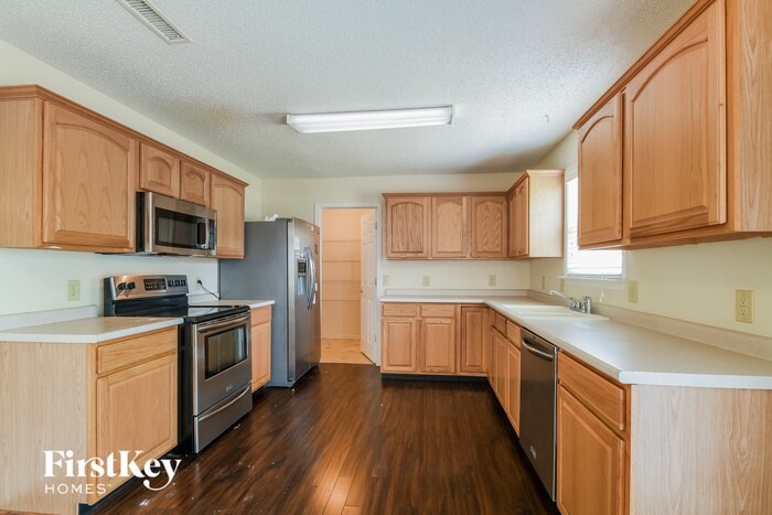 Building Photo - 10372 Waveland Cir