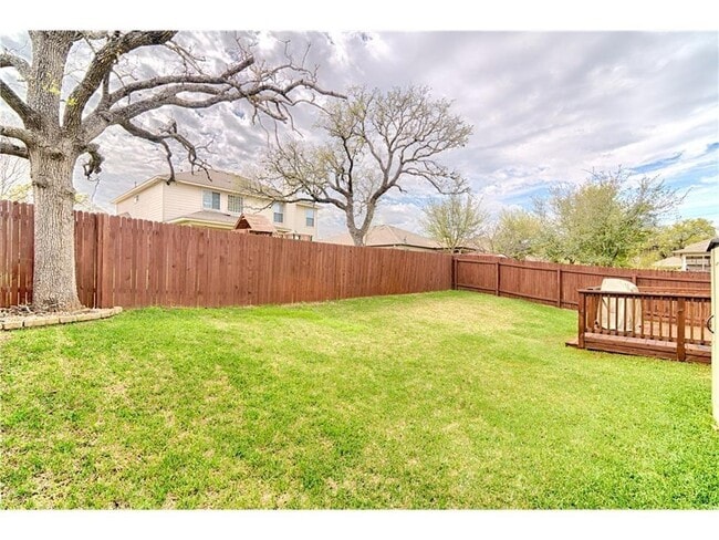 Building Photo - 3321 Tavistock Dr