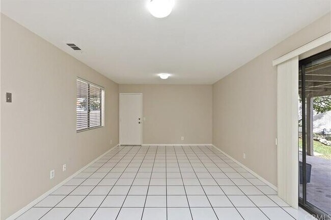 Building Photo - 1364 Orchard Cir