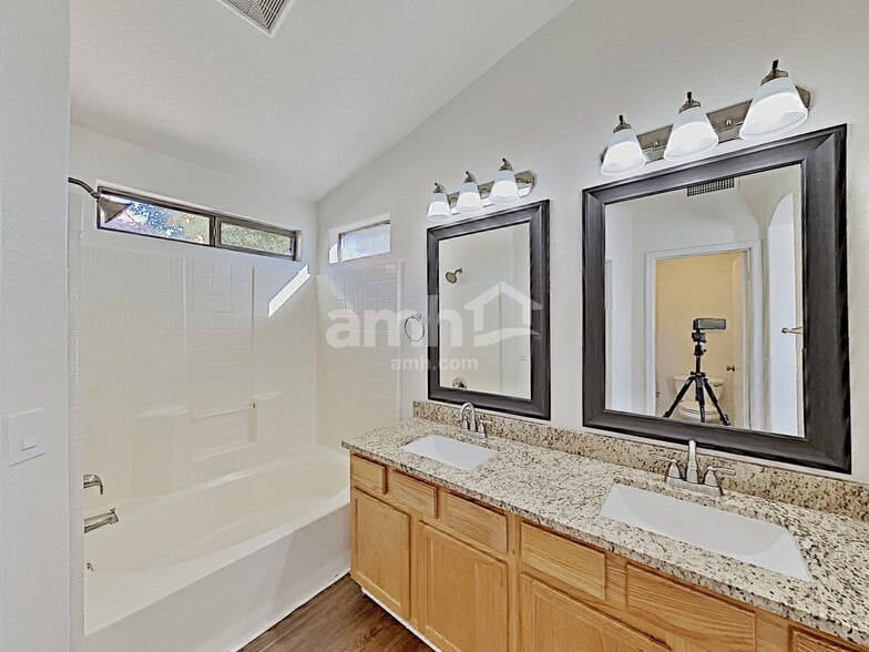 Building Photo - 14943 N 133rd Ln