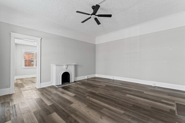 Building Photo - 621 E Main St