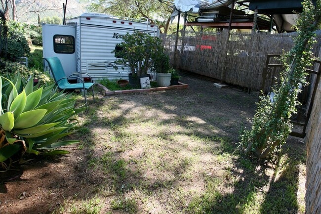 Building Photo - 1Br 1Ba Trailer in Eucalyptus Hills
