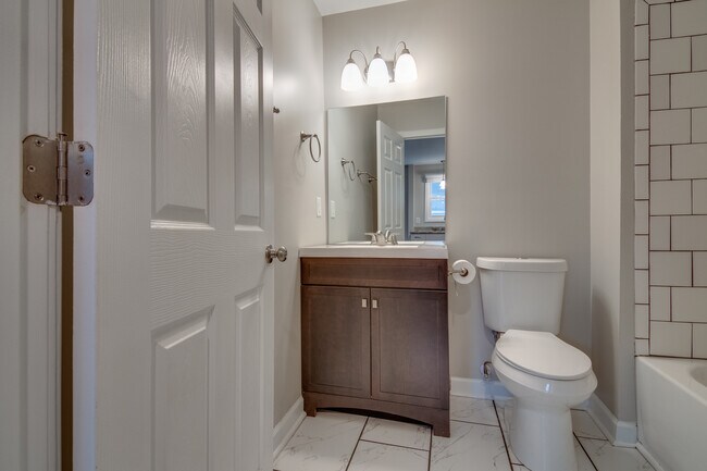 Building Photo - 517 Walnut St