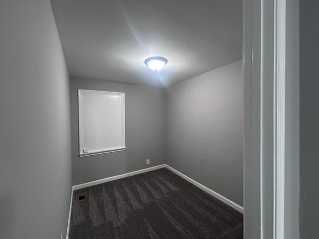 Building Photo - Baltimore - 2 Bedrooms + Den and 1 baths Available!