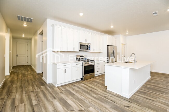 Building Photo - 308 Ravello St