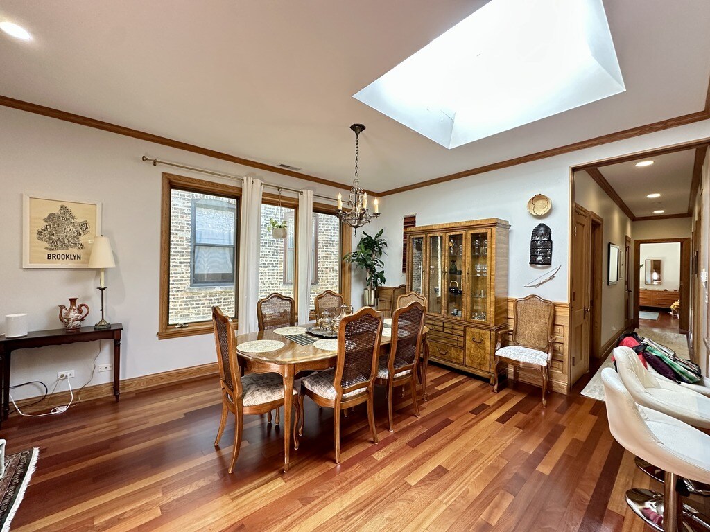 Building Photo - 1437 W Olive Ave