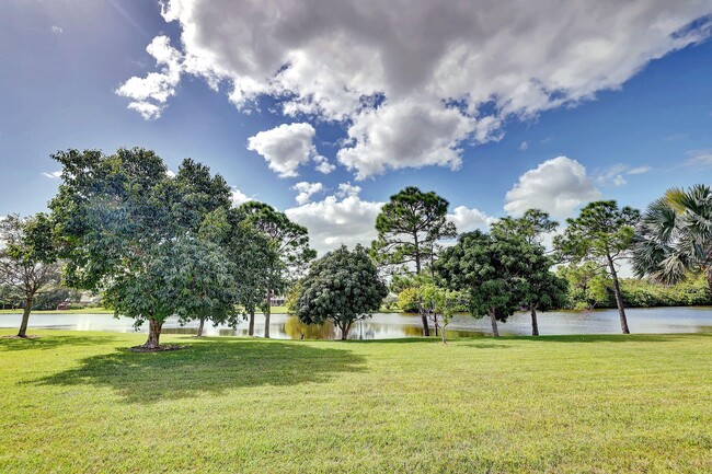 Building Photo - 8028 Plantation Lakes Dr