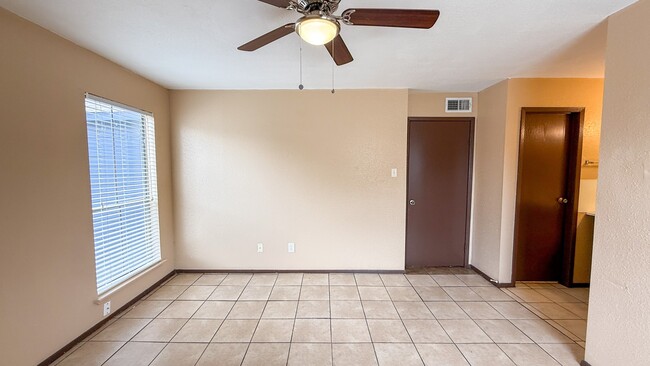 Building Photo - 13480 S Thorntree Dr