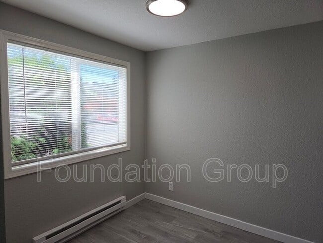 Building Photo - 938 N 100th St