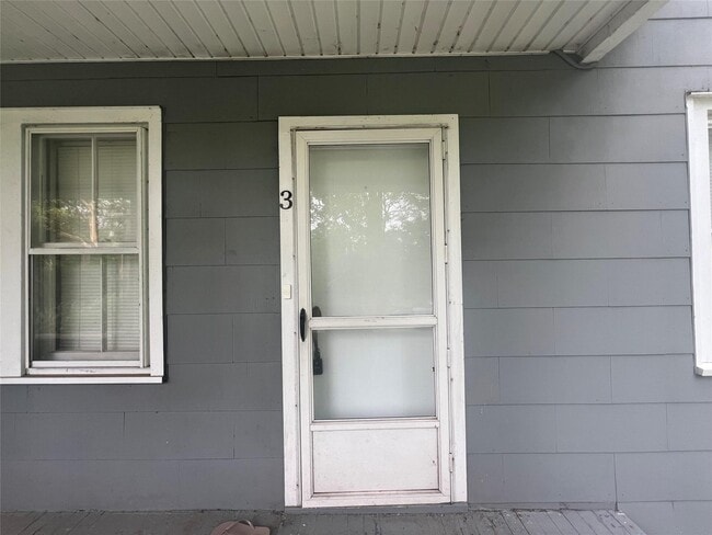 Building Photo - 364 Angola Rd