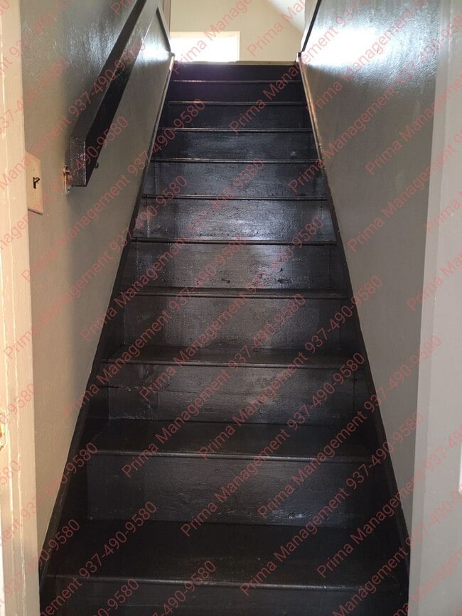 Building Photo - Great 3 bed 2 bath with AC close to everything!