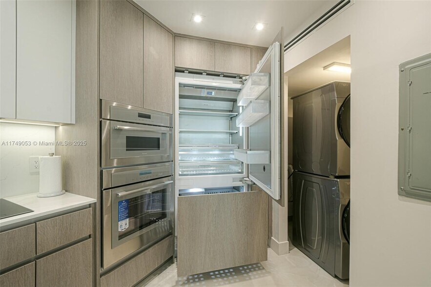 Building Photo - 16699 Collins Ave