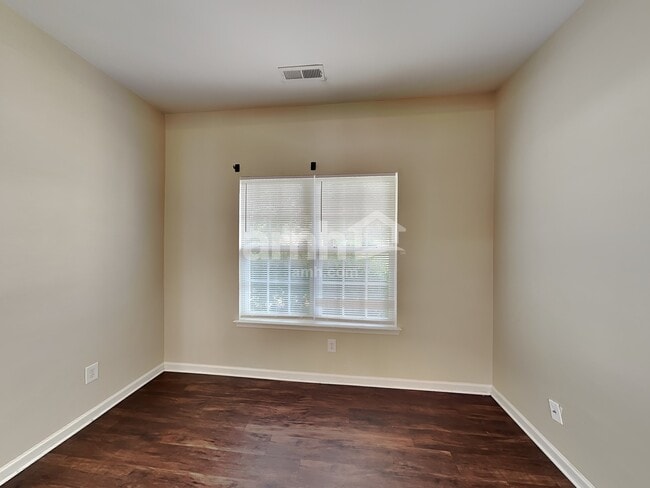 Building Photo - 5711 Falkirk Ln