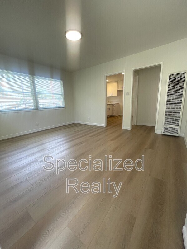 Building Photo - 500 Hill Dr