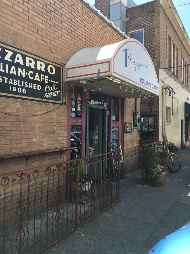 Next Door Bizarro Cafe - 4512 Stone Way N